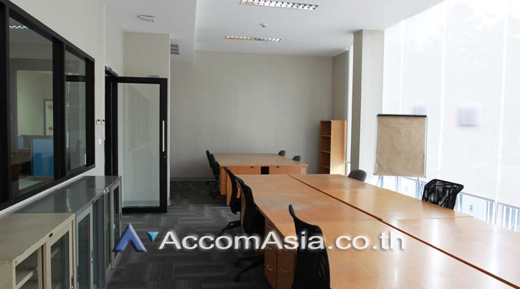  1  Office Space For Rent in Sukhumvit ,Bangkok BTS Ekkamai at Compomax Building AA18649